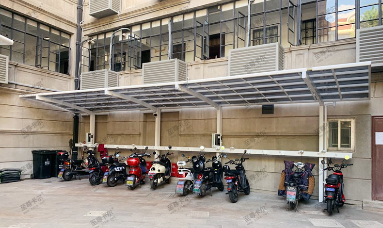 至尊卡爾耐力板車棚.jpg 至尊卡爾耐力板車棚.jpg