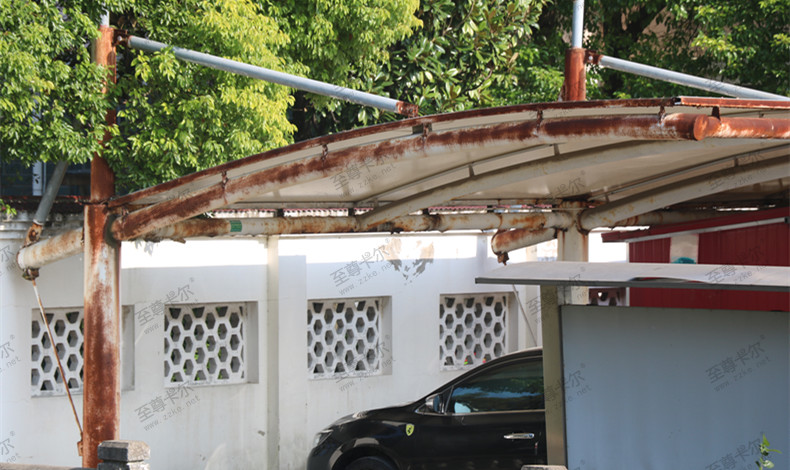 膜結(jié)構(gòu)車(chē)棚骨架生銹.jpg 膜結(jié)構(gòu)車(chē)棚骨架生銹.jpg