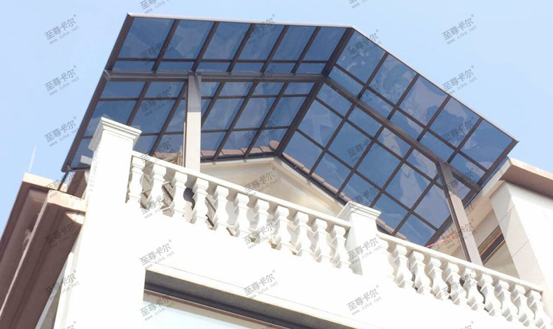 露臺(tái)如何裝修？哪些材料適合用來(lái)露臺(tái)封頂